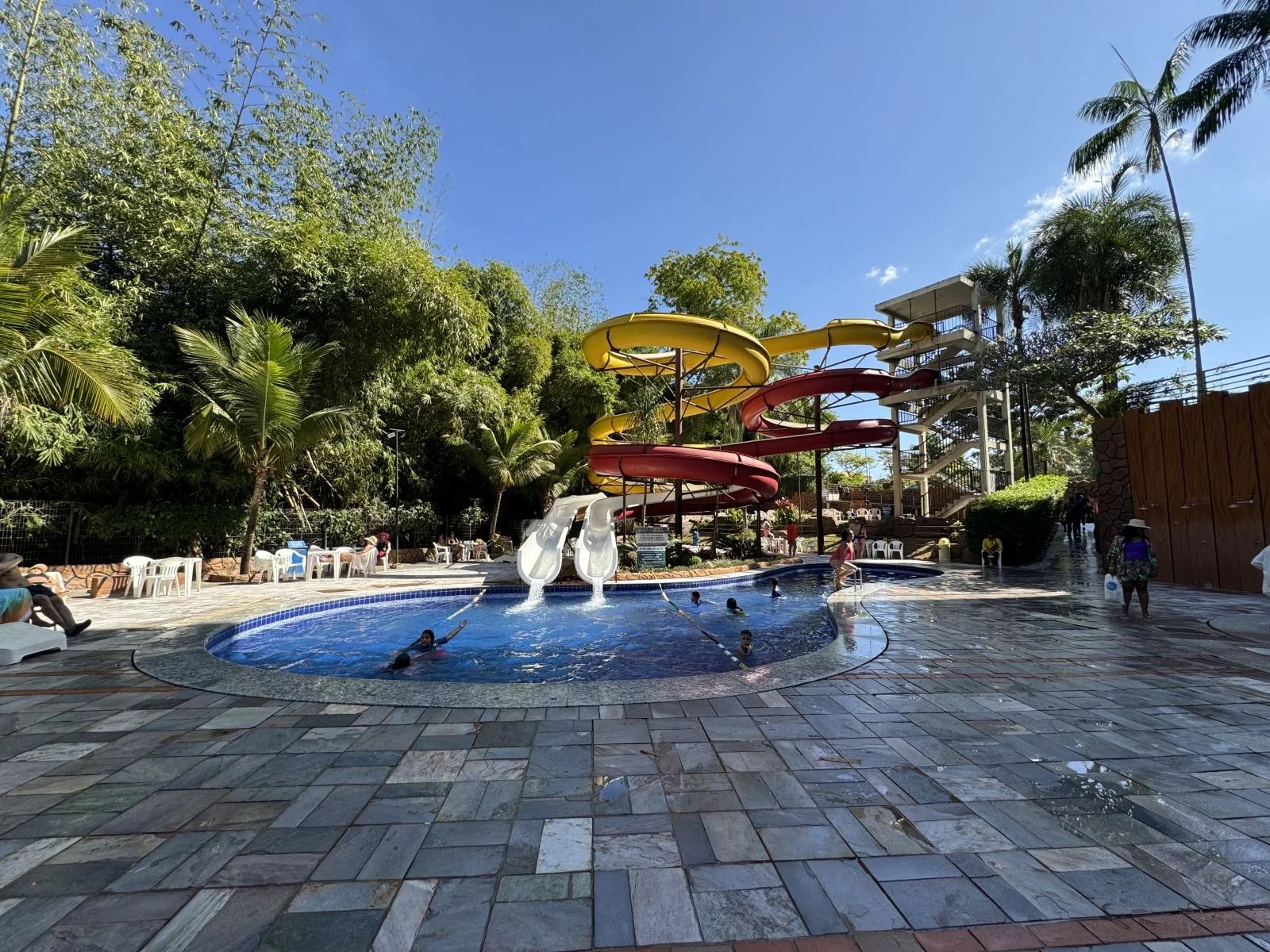 GOLDEN DOLPHIN GRAND HOTEL em CALDAS NOVAS - GO – condomínio para aluguel por temporada